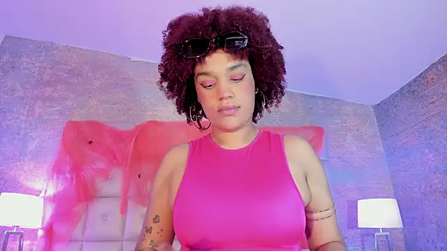 Snapshot of loladupont chatting on October 23, 2025, 3:06 am loladupont online show from October 23, 2025, 3:06 am