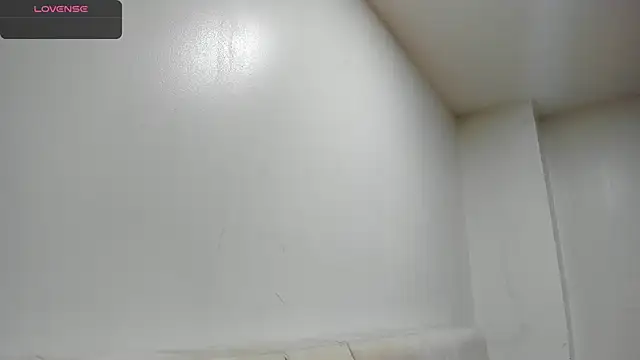 AbrilSonne online show from March 6, 2025, 8:27 pm