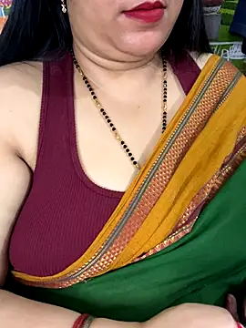 FlatVincy4 online show from November 9, 2025, 4:27 pm