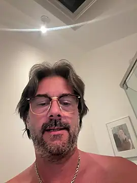 Snapshot of Johnny_Bottoms chatting on July 1, 2026, 4:14 am Johnny Bottoms online show from July 1, 2026, 4:14 am