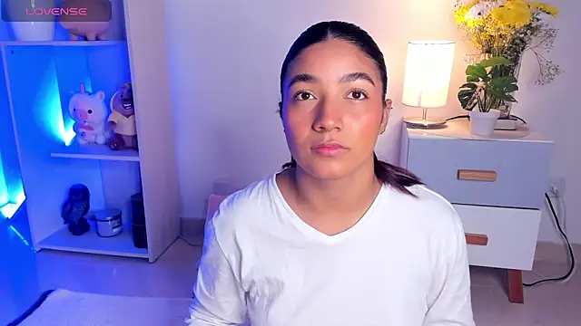 martina roldam online show from January 24, 2025, 1:03 am