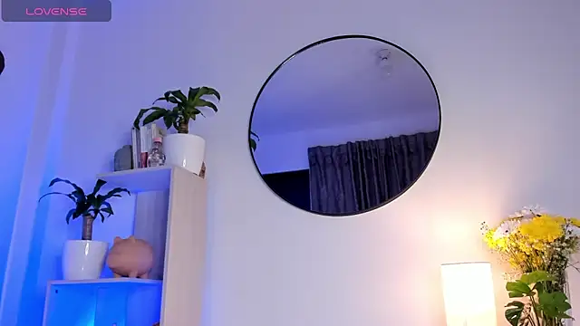 martina roldam online show from January 24, 2025, 4:05 am