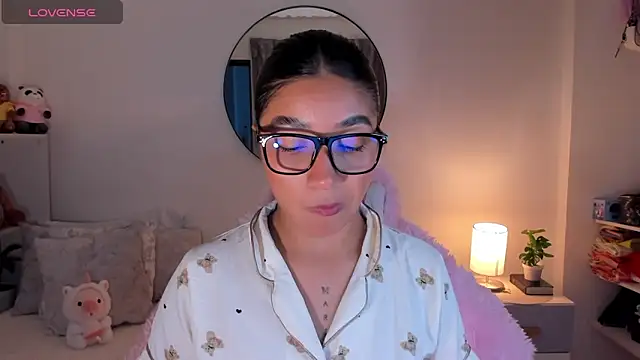 martina roldam online show from March 7, 2025, 1:42 am