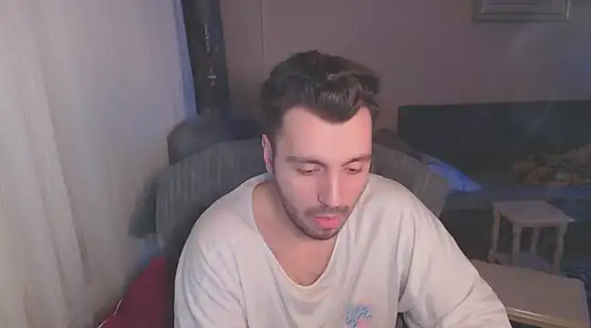 handsomeee04 online show from March 10, 2025, 9:51 pm