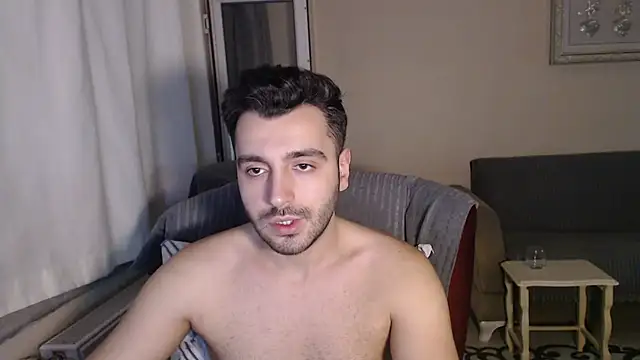 handsomeee04 online show from November 9, 2025, 4:38 pm