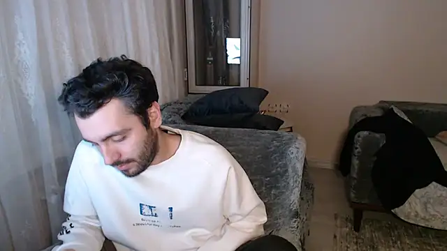 handsomeee04 online show from April 21, 2026, 12:23 am