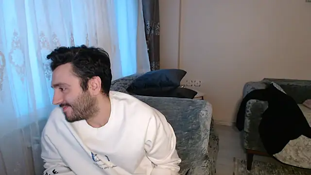 handsomeee04 online show from April 21, 2026, 3:24 am