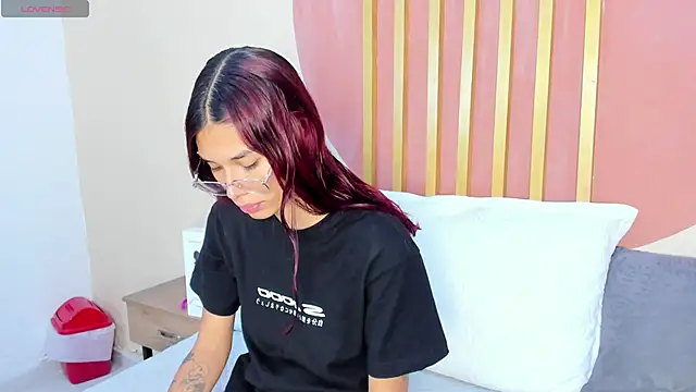 Nicole Angels  online show from September 17, 2025, 7:59 pm