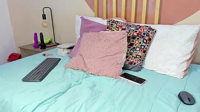 Snapshot of Nicole_Angels_ chatting on May 16, 2026, 8:07 pm Nicole Angels online show from May 16, 2026, 8:07 pm