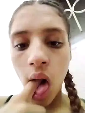 Snapshot of charlotes28 chatting on January 2, 2025, 12:34 am charlotes28 online show from January 2, 2025, 12:34 am