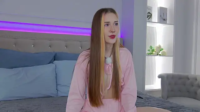 SashaMeow online show from April 19, 2026, 4:39 pm