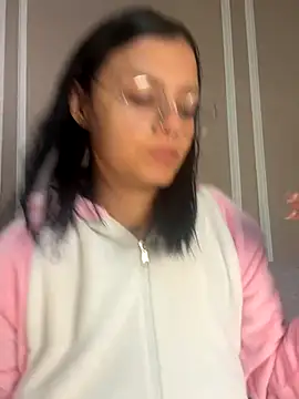 Abril jones10 online show from December 5, 2025, 4:21 am