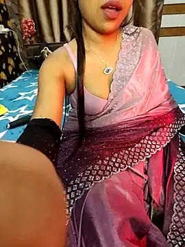 Little  Lia online show from February 17, 2025, 5:10 pm