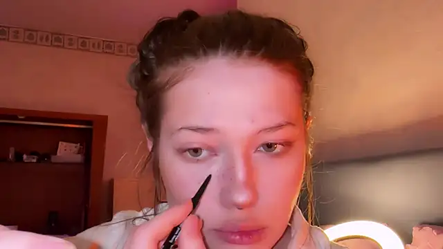 Snapshot of eva_varnerr chatting on June 3, 2026, 1:30 am eva varnerr online show from June 3, 2026, 1:30 am