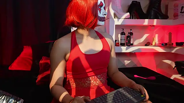 Mara-Bella online show from October 31, 2025, 10:22 pm