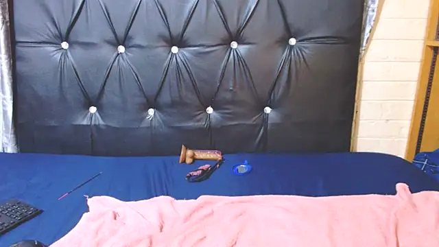 EROTIC BARBIE28 online show from May 24, 2026, 5:51 pm