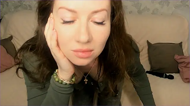 Snapshot of _yessJulia_ chatting on June 3, 2026, 7:44 am yessJulia online show from June 3, 2026, 7:44 am