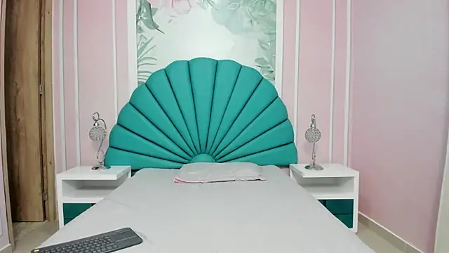 Snapshot of Daphne_Fox_ chatting on January 21, 2025, 2:11 am Daphne Fox online show from January 21, 2025, 2:11 am