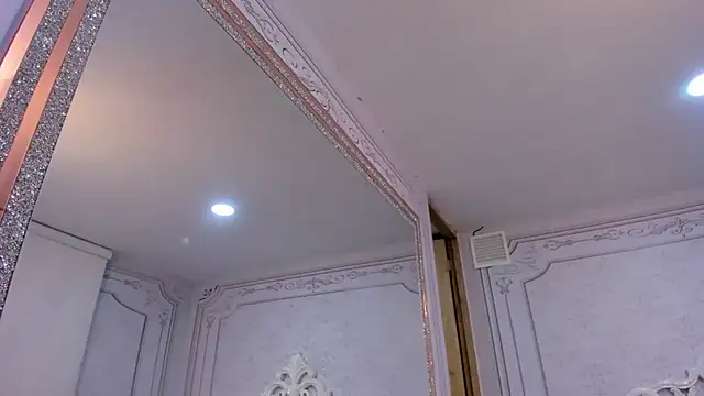 Snapshot of Daphne_Fox_ chatting on March 5, 2025, 8:32 am Daphne Fox online show from March 5, 2025, 8:32 am