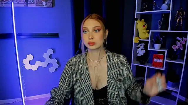 ElmaLee online show from December 23, 2024, 6:16 pm