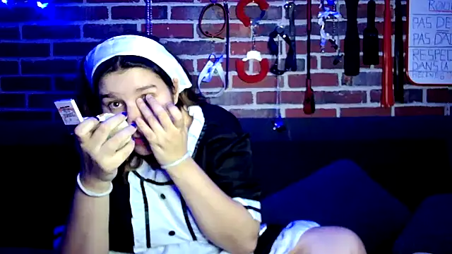 Heleneecesmecs2 online show from November 6, 2025, 9:37 pm