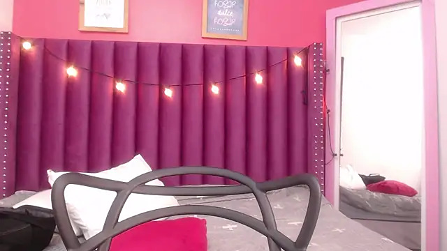 MommyHelpsmee online show from February 26, 2025, 9:42 am