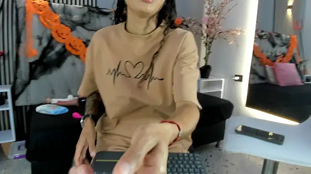 GysellHanson online show from October 31, 2025, 11:33 am