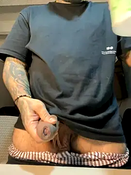 El Titan1998 online show from September 15, 2025, 11:27 pm