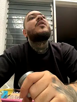 El Titan1998 online show from December 2, 2025, 12:21 pm