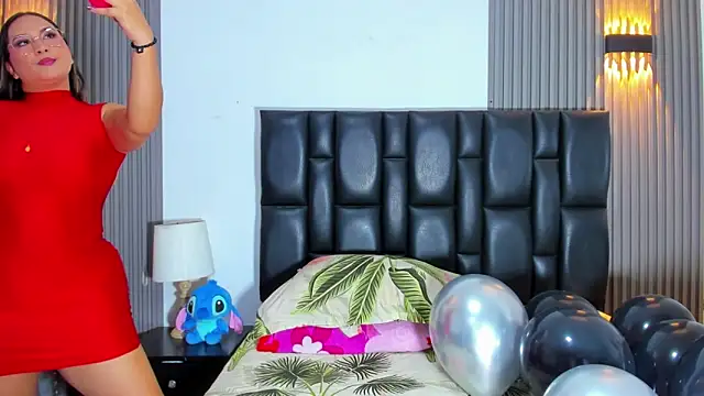 MiaLaurents online show from September 14, 2025, 7:57 pm