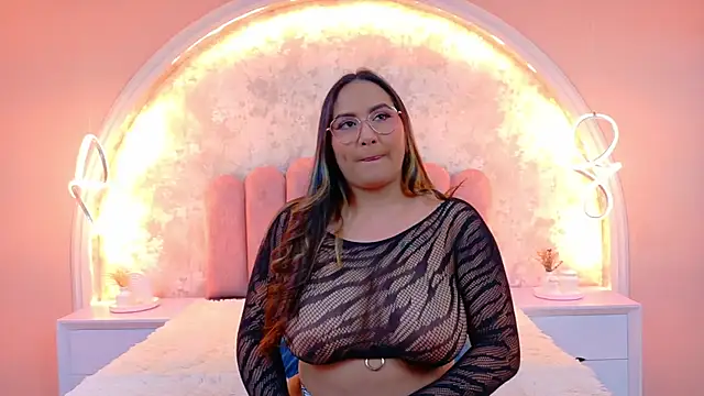 MiaLaurents online show from November 9, 2025, 4:22 am