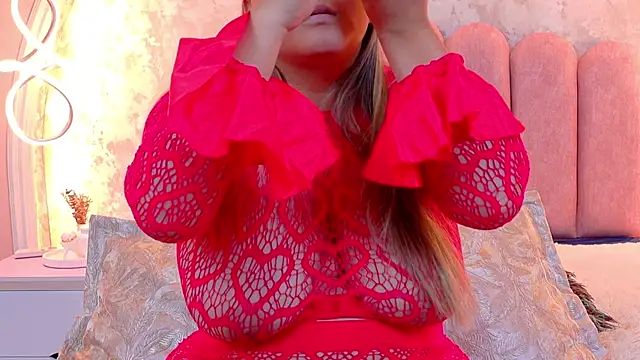 MiaLaurents online show from April 9, 2026, 4:23 am