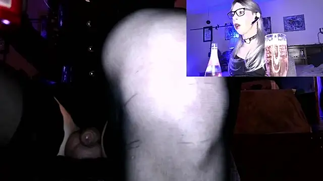 Snapshot of DominicaMolotov chatting on January 2, 2025, 3:48 am DominicaMolotov online show from January 2, 2025, 3:48 am