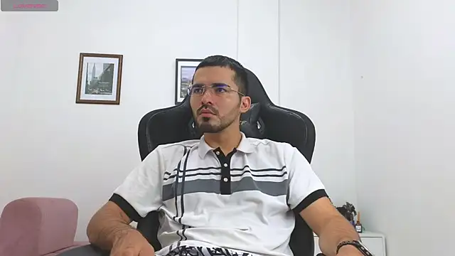 Massimoo 07 online show from December 4, 2025, 2:37 pm