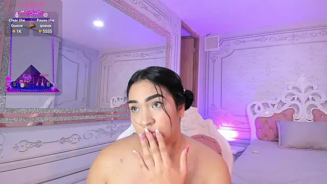 stefany duque1  online show from February 8, 2025, 6:33 am