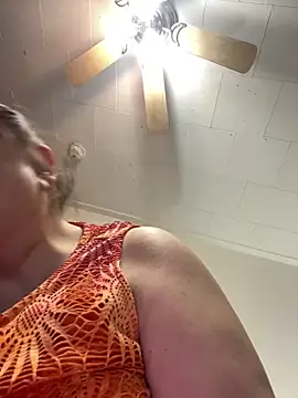 Luciouslouise72xh online show from January 7, 2026, 11:29 pm