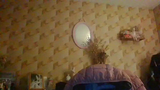 BELLAMORGANE1 online show from December 24, 2024, 7:00 pm