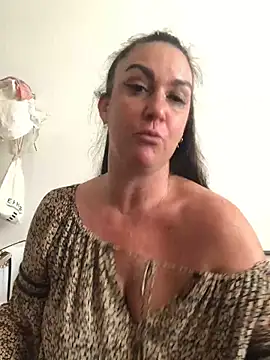 BELLAMORGANE1 online show from October 14, 2025, 3:24 pm