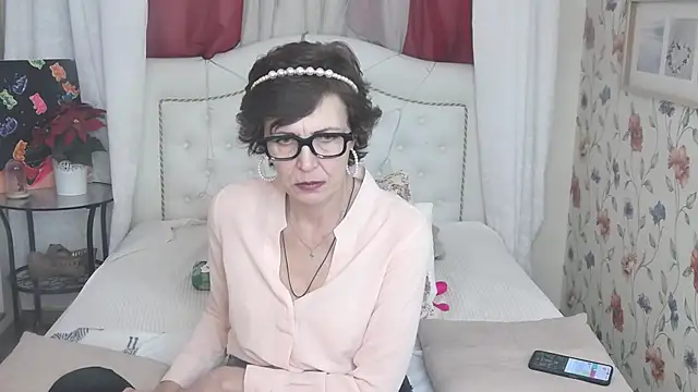 SilviaHart online show from September 11, 2025, 1:11 pm