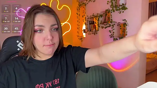 RobertAndLinela online show from October 6, 2025, 8:01 am