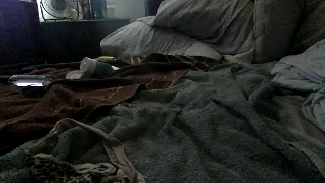 bubblebut420 online show from December 23, 2024, 6:27 pm