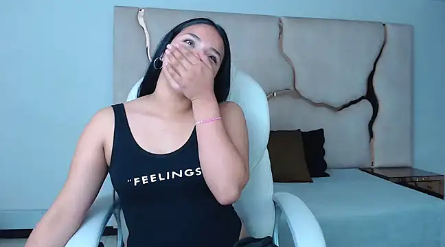 IsabellRodriguez18 online show from February 12, 2025, 3:29 am