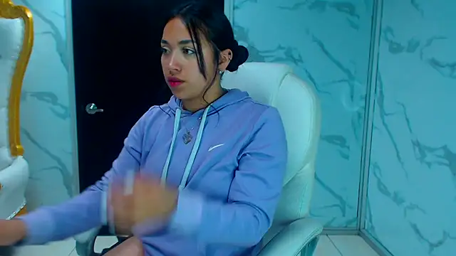 IsabellRodriguez18 online show from February 18, 2025, 10:16 am