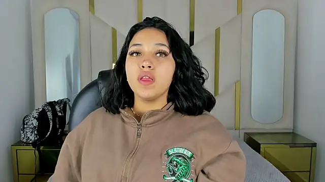 IsabellRodriguez18 online show from September 9, 2025, 3:17 am