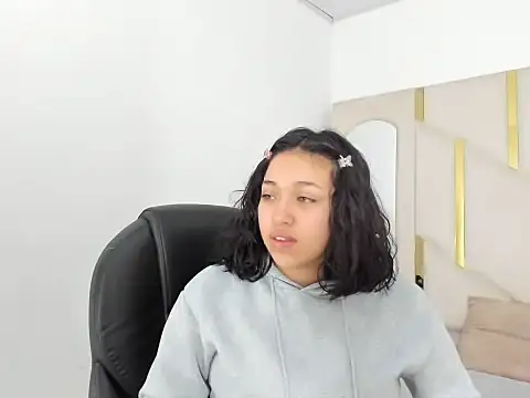 IsabellRodriguez18 online show from September 19, 2025, 2:35 am