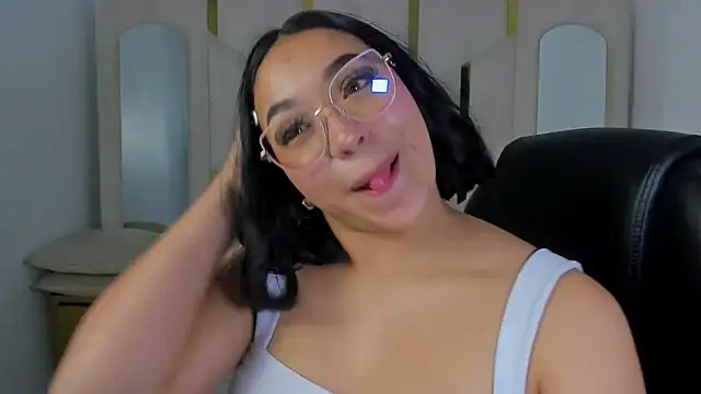 IsabellRodriguez18 online show from December 15, 2025, 3:33 am