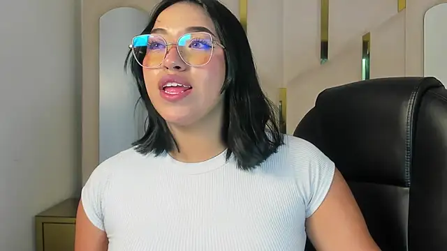 IsabellRodriguez18 online show from May 11, 2026, 3:23 am