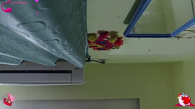 sexyhoney27 online show from November 26, 2025, 2:18 pm