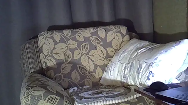 EllaJohnsonX online show from April 4, 2026, 5:54 pm