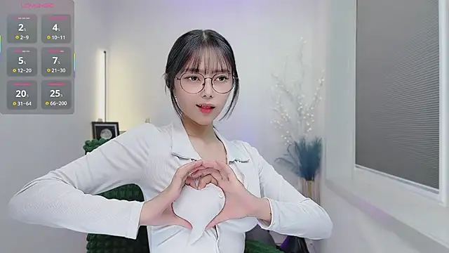 Natasha2025 online show from October 15, 2025, 3:01 pm